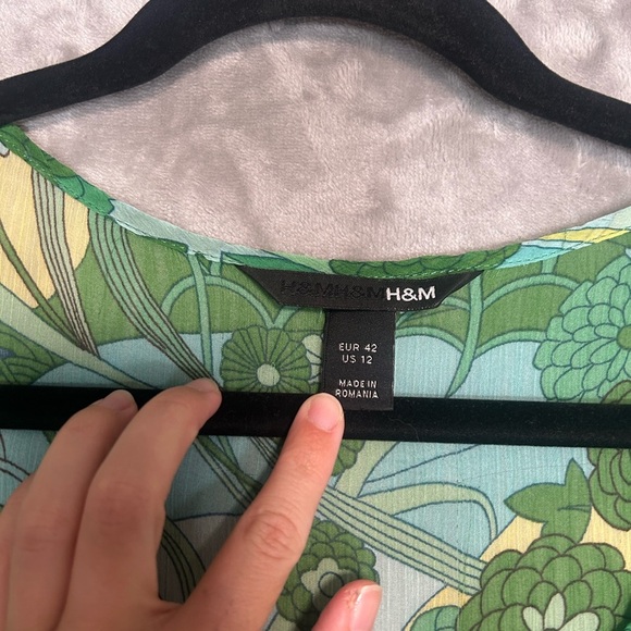 H&M Sheer Floral Blouse Top Women’s 12 Green Oriental Asian Inspired - Picture 3 of 9